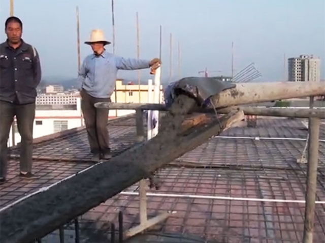 山東力源機械，車載式攪拌拖泵一體機現(xiàn)場施工視頻